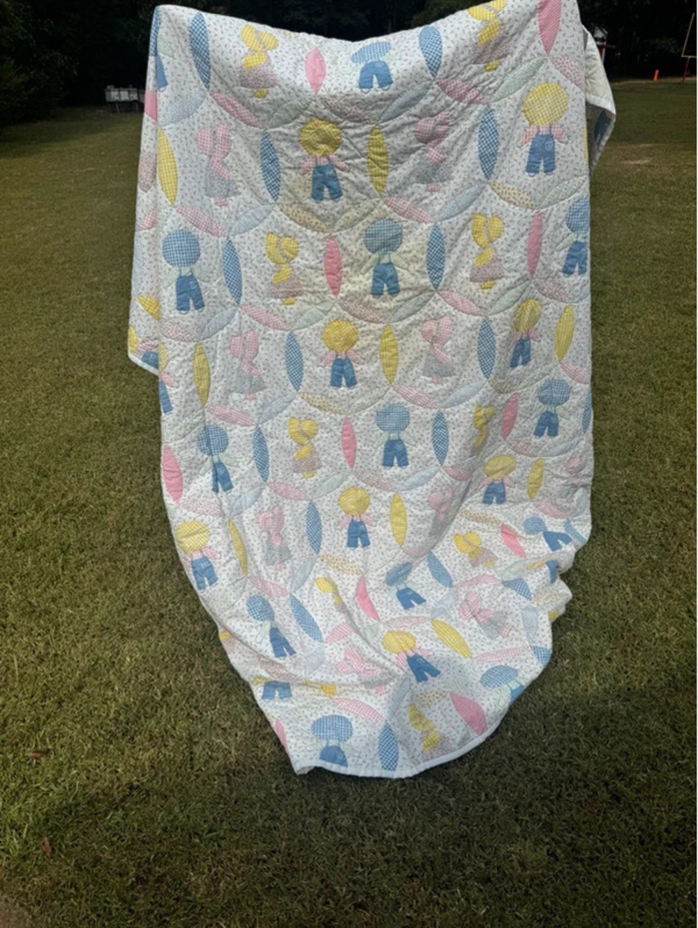 Full Size Vtg  Blanket Sun Bonnet Sue/Holly Hobby Quilt